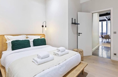 Gaillon Apartment | Elegant 2 Bedroom Apartment in Paris