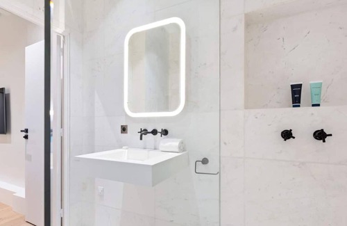 Gaillon Apartment | Elegant 2 Bedroom Apartment in Paris