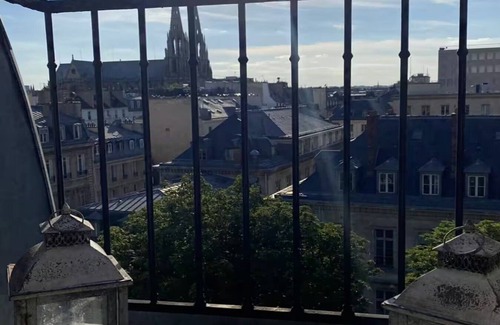 Saint-Thomas-d'Aquin Apartment | Exceptional Living in St Germain – Top-Floor Apartment with Vistas