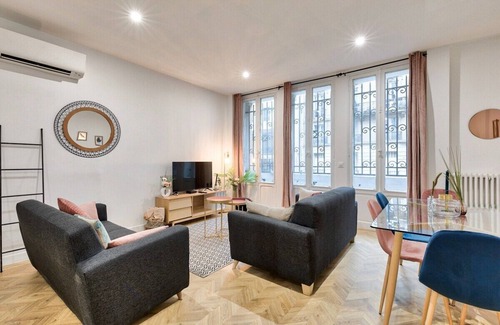 Quartier de la Plaine-de-Monceaux Apartment | Family Apartment near Arc de Triomphe - 8P