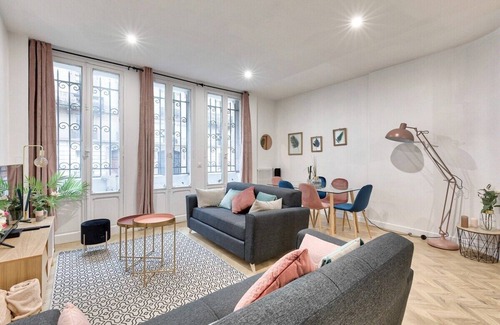 Quartier de la Plaine-de-Monceaux Apartment | Family Apartment near Arc de Triomphe - 8P