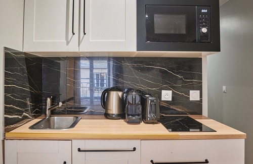 Quartier de la Porte-Saint-Denis Apartment | FAUBOURG SAINT DENIS 99
