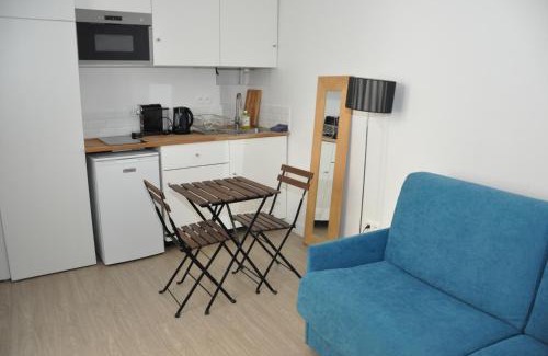 Porte-Saint-Martin Apartment | Faubourg Saint Martin