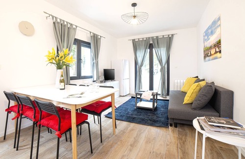 Villejuif House | House - 7 bedrooms - 3 bathrooms - near metro 7