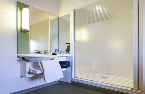 Vanves Hotel | ibis budget Paris Porte de Vanves