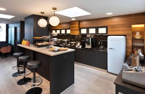 Porte-Dauphine Apartment | In The Heart Of Trocadero Classic Room With Aircon