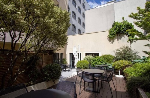Porte-Dauphine Apartment | In The Heart Of Trocadero Classic Room With Aircon