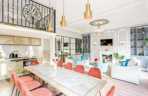 Gaillon Apartment | JUST A STONE’S THROW FROM ICONIC THE LOUVRE & PALAIS GARNIER-RUE DU 4 SEPTEMBRE