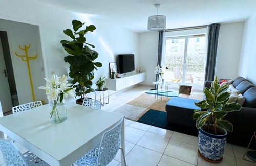 Saint-Denis Apartment | L'écrin du stade By UTA HOUSE