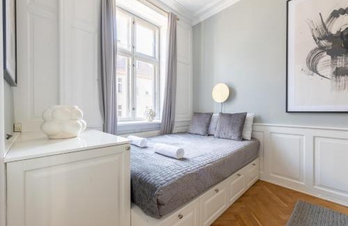 Copenhagen City Centre Apartment | Large Apartment with Canal View in Central CPH City