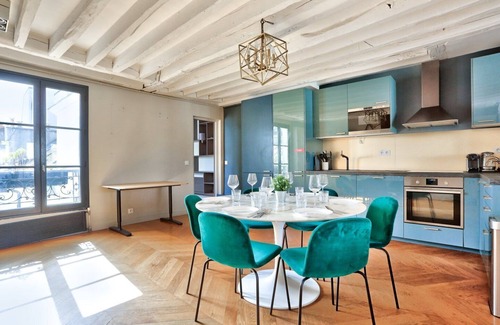 Arsenal Apartment | Le Marais Superb Apartment Terrace Paris