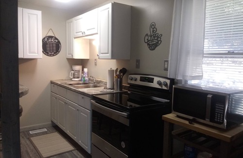 Branson House | Lemon Cottage- Branson's Bungalow