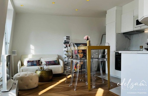 Quartier de la Plaine-de-Monceaux Apartment | Luxurious Parc Monceau hideway by Edelsam