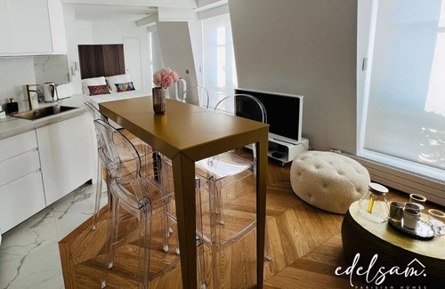 Quartier de la Plaine-de-Monceaux Apartment | Luxurious Parc Monceau hideway by Edelsam