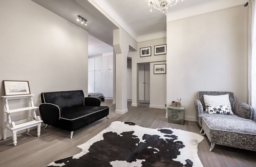 Quartier de la Plaine-de-Monceaux House | Maison de Luxe Service VIP - Nadia Comaneci