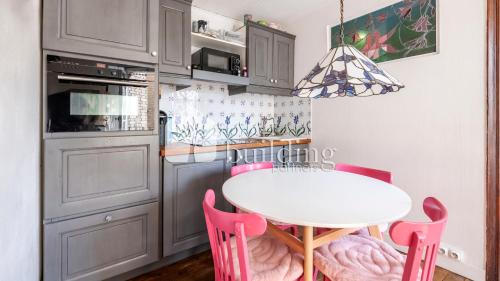 Porte-Dauphine House | Master and kids bdrs separated from rest of the house