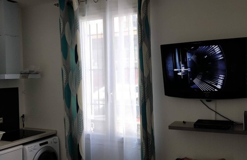 Louis Bertrand-Mirabeau-Semard Apartment | Modern 1 bedroom apartment near the metro.