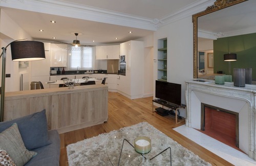 6th Arrondissement Apartment | Modern family apartment for 6 people in Saint-Germain-des-Prés