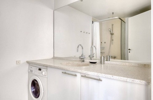 Sydhavnen Apartment | Modern Sluseholmen 1BR w/ Balcony & Courtyard, nr Harbor, by Blueground