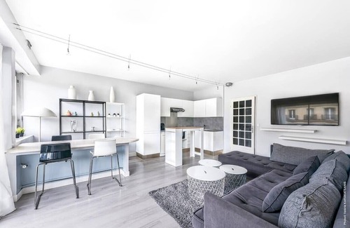 Porte-Dauphine Apartment | Muette - Lamartine 1bdr by B'Your Home