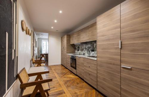 Saint-Thomas-d'Aquin Apartment | NoChichi-Collections - Café de Flore