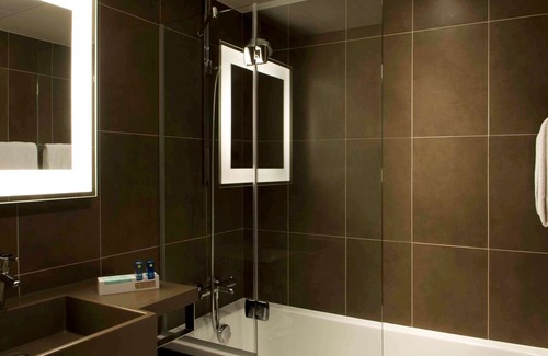 Porte d'Asnieres Hotel | Novotel Paris 17