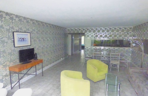 Quartier de la Maison-Blanche Apartment | Paris 13- 5 rooms-4 bedrooms- 50m2 garden- Swimming pool.