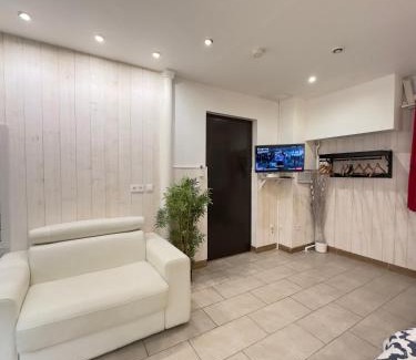 Saint-Lambert Apartment | Paris 15 Studio Ground Floor