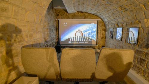 Quartier de la Porte-Saint-Denis Apartment | Paris Hideaway, Private Cinema - GetHosted