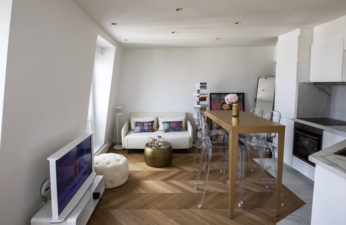Quartier de la Plaine-de-Monceaux Apartment | Paris Parc Monceau Hotel Suite Flat