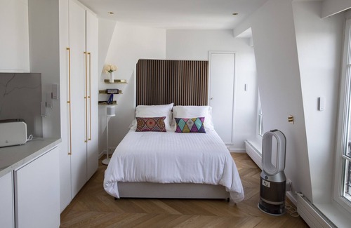 Quartier de la Plaine-de-Monceaux Apartment | Paris Parc Monceau Hotel Suite Flat