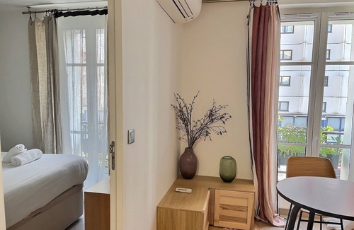 Quartier des Grandes-Carrieres Apartment | Parisian Home|931|2 chambresIMontmartre - Pigalle