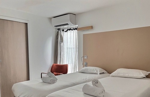 Quartier des Grandes-Carrieres Apartment | Parisian Home|931|2 chambresIMontmartre - Pigalle