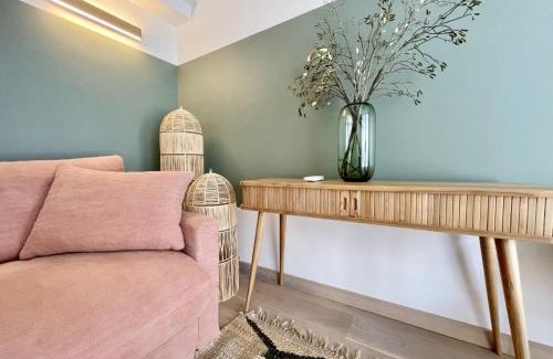 Quartier des Grandes-Carrieres Apartment | PARISIAN HOME l MONTMARTRE