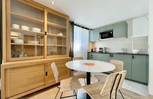 Quartier des Grandes-Carrieres Apartment | PARISIAN HOME l MONTMARTRE