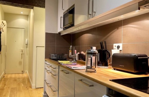Les Halles Apartment | Perfect Louvre 3BR 17thC charm in 5-star location