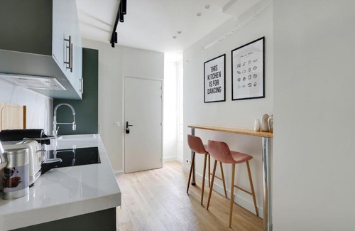 Quartier de la Porte-Saint-Denis Apartment | Pick A Flat's Apartments in Opéra - Rue d'Hauteville