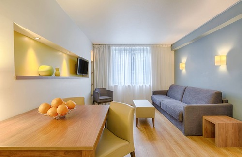 13th Arrondissement Apartment | Place D'Italie 1 Bedroom Apartment With Aircon