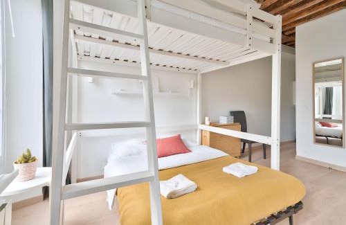 Quartier de la Porte-Saint-Denis Apartment | Pretty Mezzanine Studio in the Heart of Paris (2F)