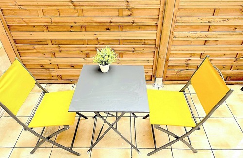 17th Arrondissement Apartment | Private room Paris 17