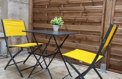 17th Arrondissement Apartment | Private room Paris 17