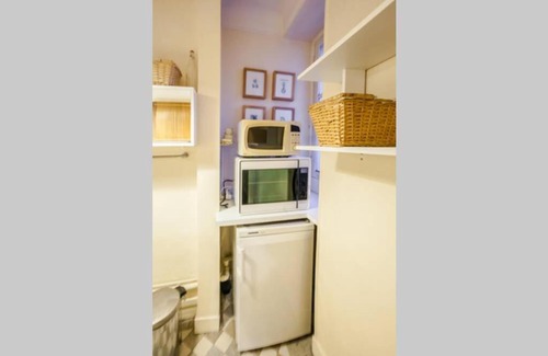 Arsenal Apartment | Saint Paul/Marais- Saint Antoine lovely 1 bedroom