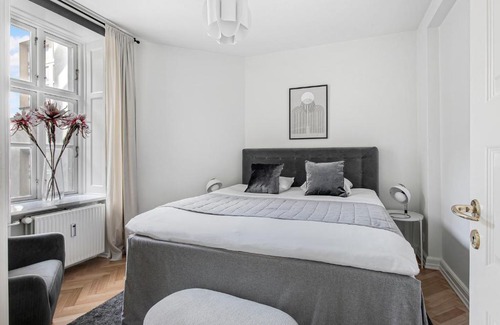 Copenhagen K Apartment | Sanders Frontier - Pleasant Three-Bedroom Apartment Near Royal Palace