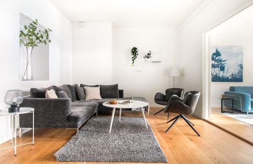 Copenhagen City Centre Apartment | Sanders Leaves - Charming Three-Bedroom Apartment In Downtown Copenhagen