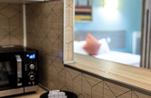 Gambetta Apartment | Serenity Aparthotel - 4 pax - La défense 10 minutes walk to Subway