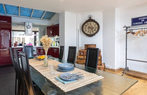 Quartier de la Monnaie Apartment | SITTING RIGHT ON THE BANKS OF SEINE-ST GERMAIN QUAI DES GRANDS AUGUSTIN