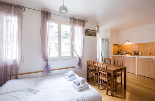 Epinettes Apartment | Spacious studio in Batignolles