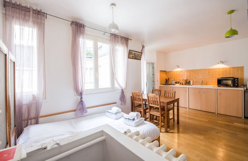 Epinettes Apartment | Spacious studio in Batignolles