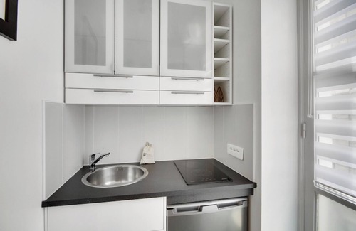 Gaillon Apartment | Studio Apartment in Vibrant Opera District Paris