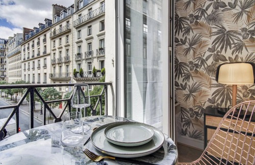Gaillon Apartment | Studio Apartment in Vibrant Opera District Paris